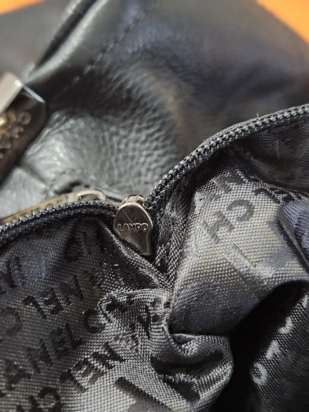 CHANEL Tote - Picture 8 of 16